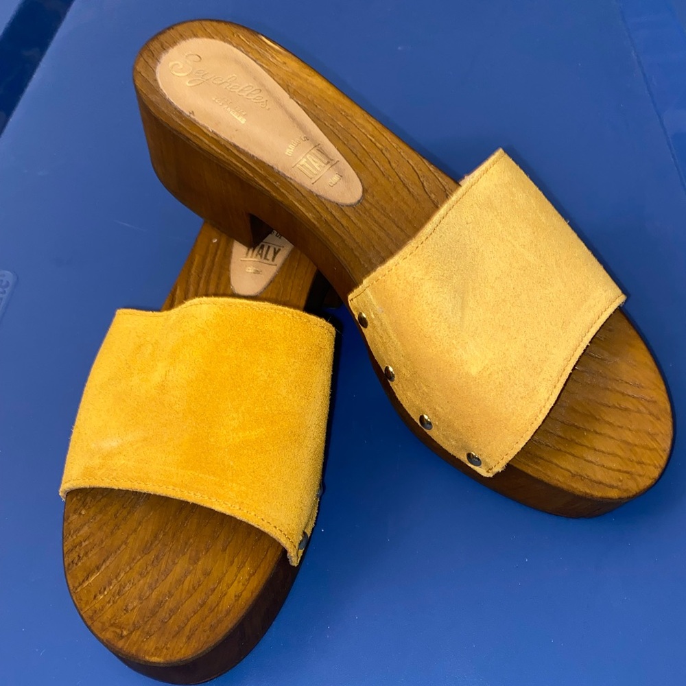 Seychelles suede and wood yellow heeled sandal - size 8